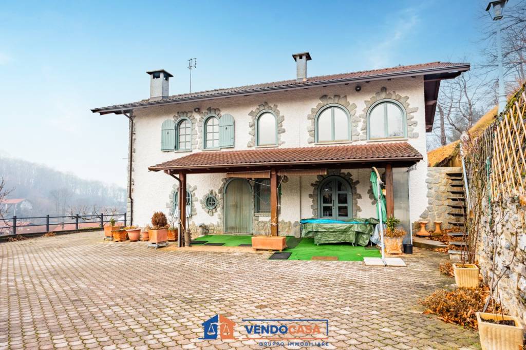 Villa in vendita a Boves via Angioini, 24