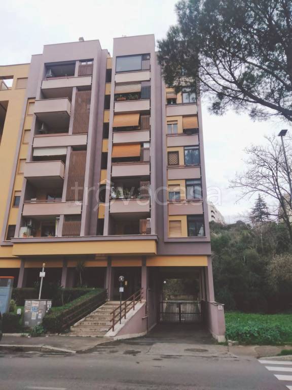 Appartamento in vendita a Roma via San Leo