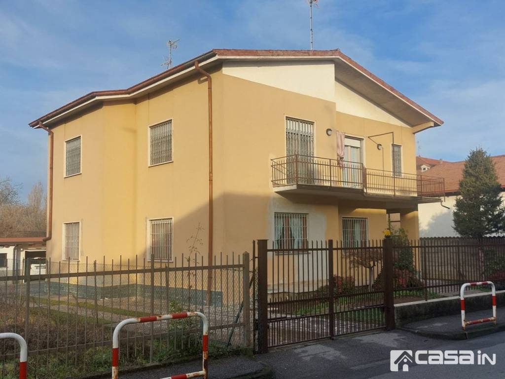 Appartamento in vendita a Vaprio d'Adda via per Grezzago, 18
