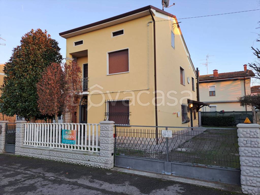 Villa in vendita a Finale Emilia viale Marsala, 23