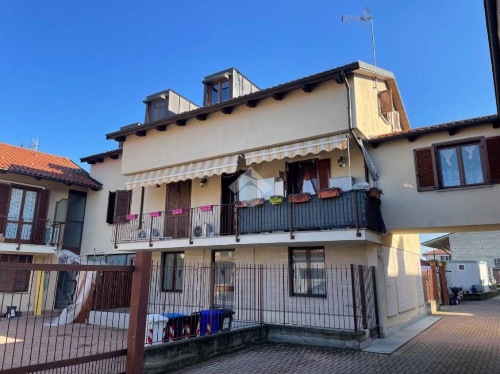 Appartamento in vendita a Santena via Alfieri di Sostegno, 6