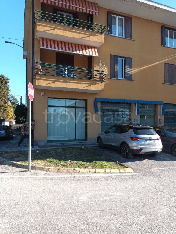Ufficio in in affitto da privato a Ispra via Milite Ignoto, 220