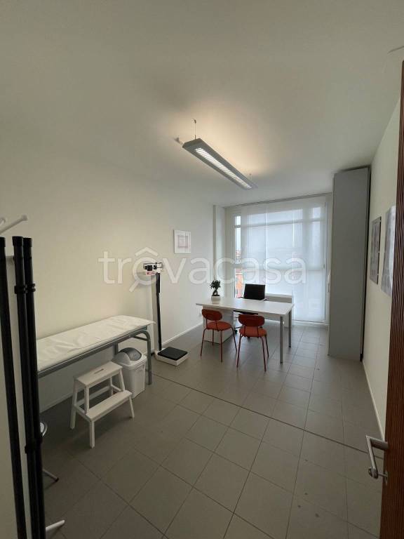 Ufficio in in affitto da privato a Modena via Carlo Zucchi, 21