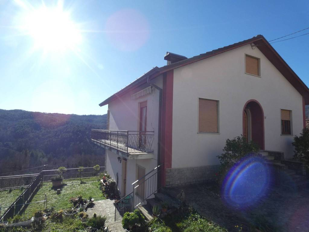 Villa in vendita a Carro via Niccolò Paganini, 52