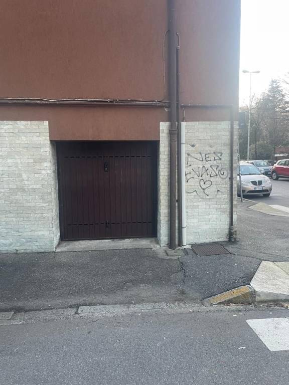 Garage in vendita a Monza via Monte Bianco, 23