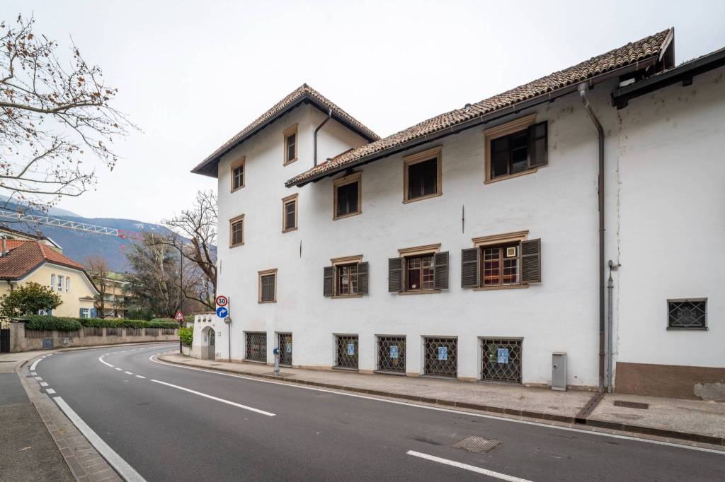 Ufficio in vendita a Bolzano via Beato Arrigo