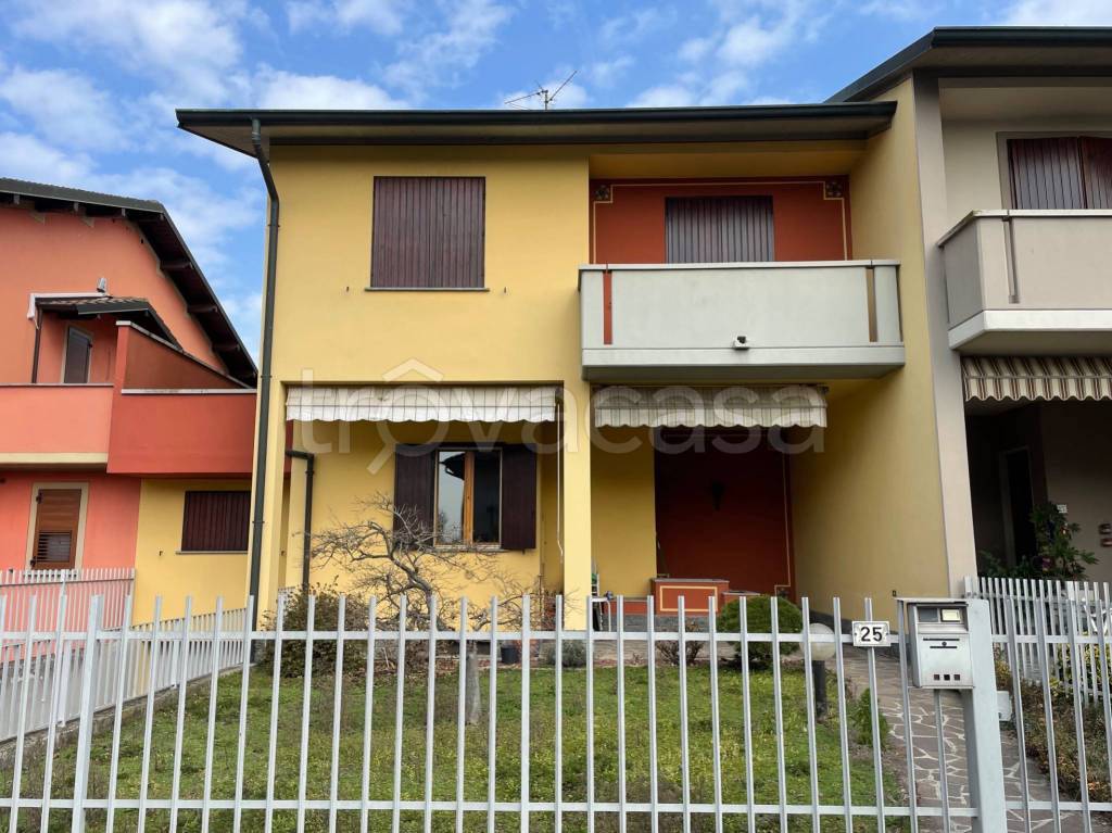 Villa in vendita a Cavenago d'Adda via Alcide De Gasperi, 25