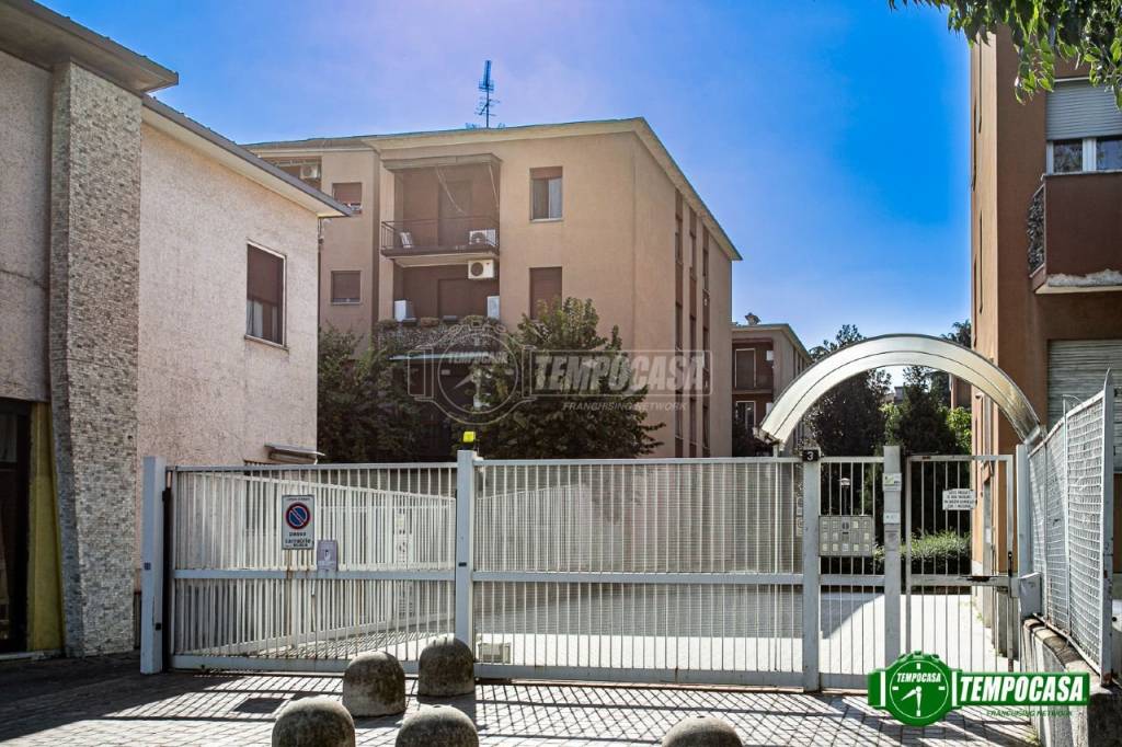 Appartamento in vendita a Milano via Benefattori dell'Ospedale