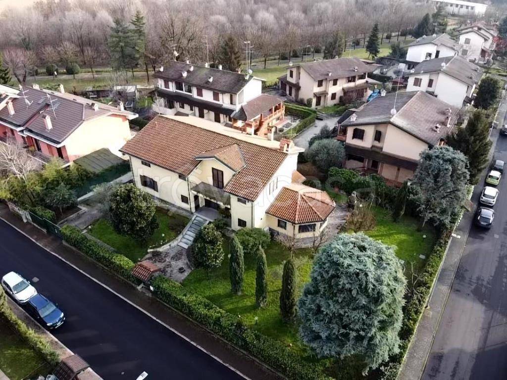 Villa Bifamiliare in vendita a Gaggiano via Goffredo Mameli
