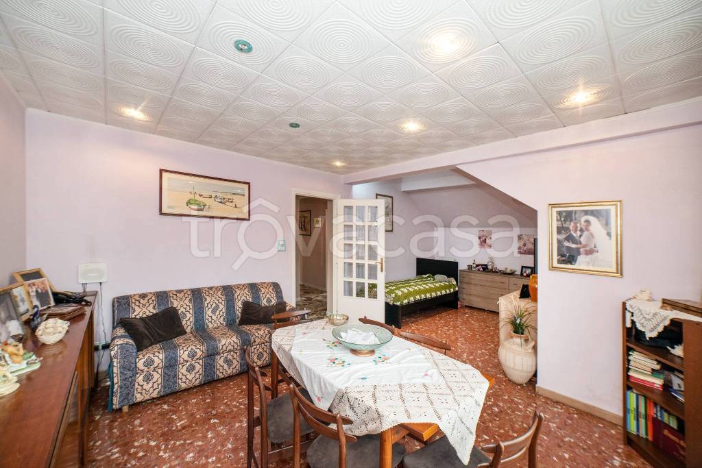 Appartamento in vendita a Roma via Squillace, 100