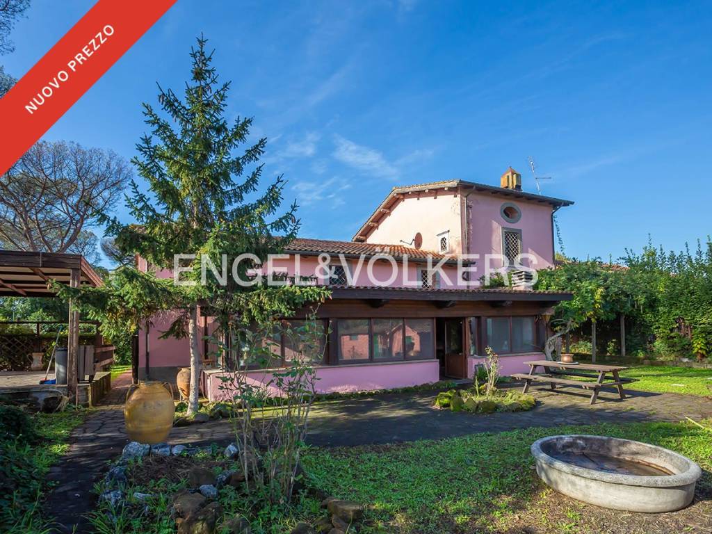 Villa in vendita a Roma via Evodia