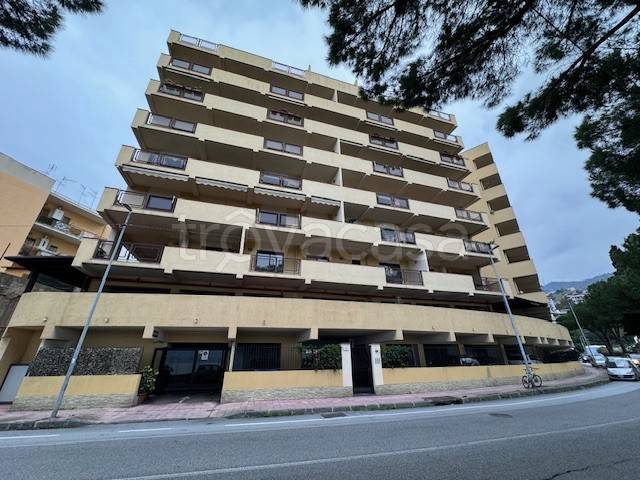 Appartamento in affitto a Messina strada Panoramica dello Stretto, 574