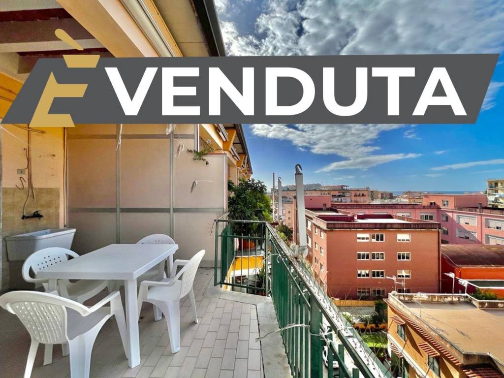 Appartamento in vendita a Napoli via Diomede Carafa, 58