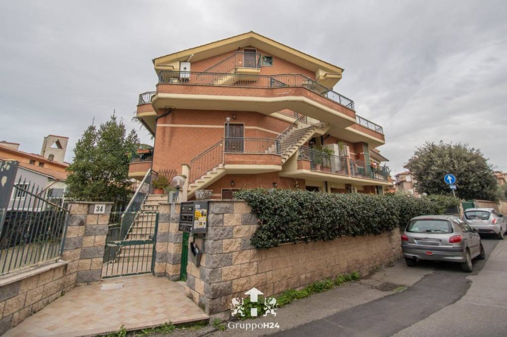 Appartamento in vendita a Marino via Ippolito Nievo, 34