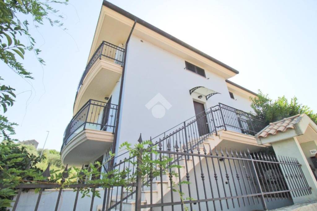 Appartamento in vendita a Cappelle sul Tavo via Cocchione, 127