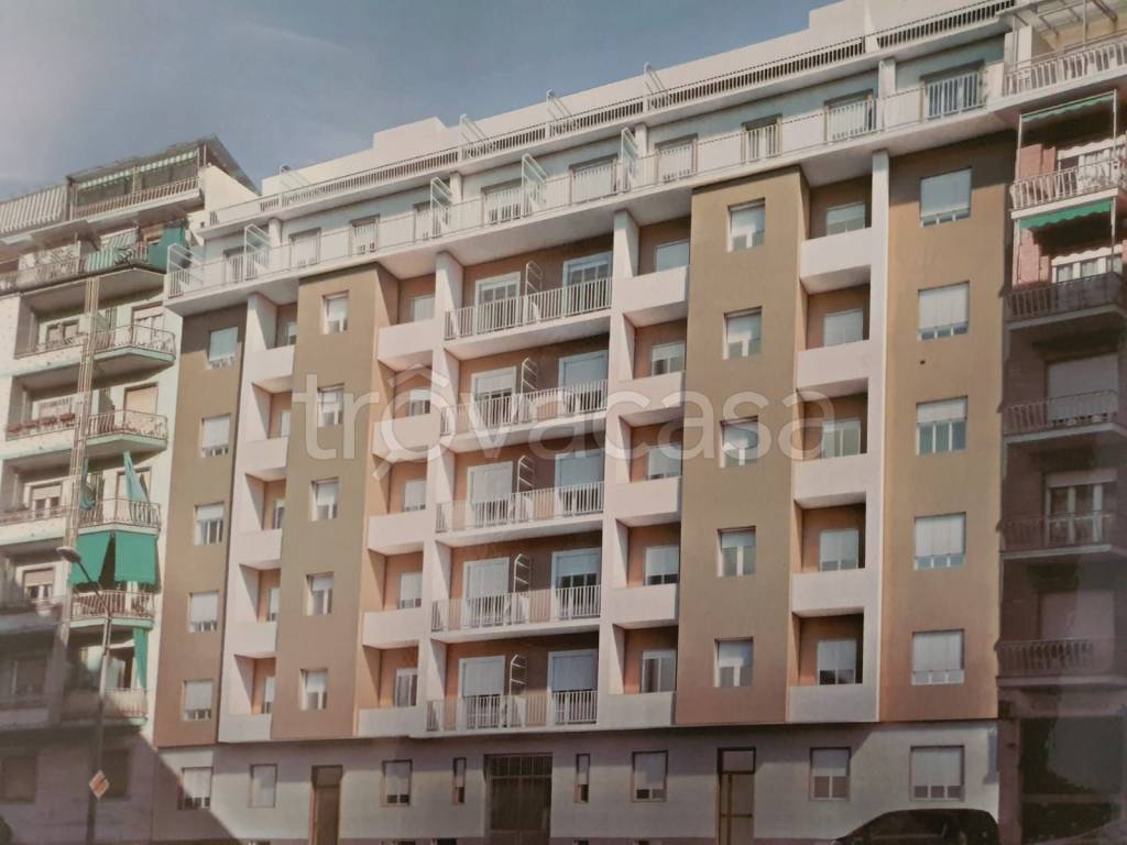Appartamento in vendita a Torino via Barletta, 86
