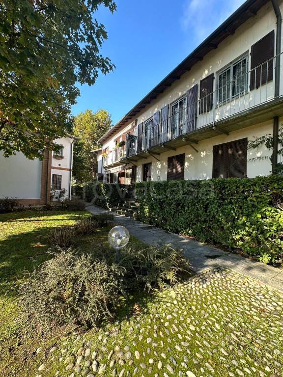 Appartamento in vendita a Cesano Boscone via Dante Alighieri, 38