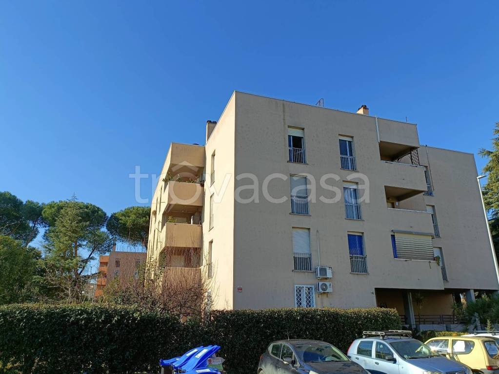 Appartamento in vendita a Roma via Mondrian