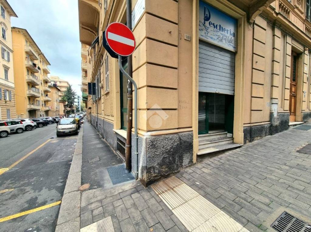 Negozio in vendita a Genova via Carlo Canepa, 26