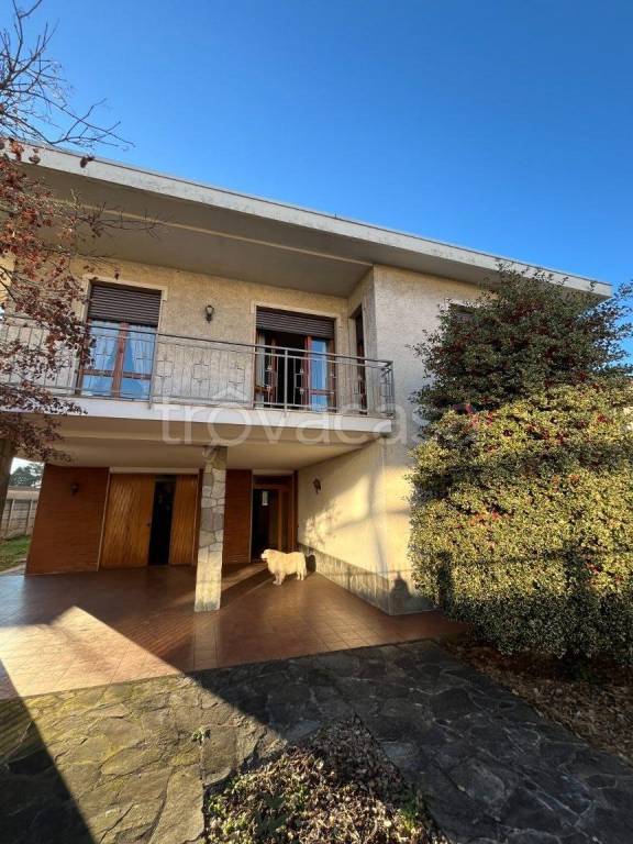 Villa in vendita a Olgiate Olona via Serio