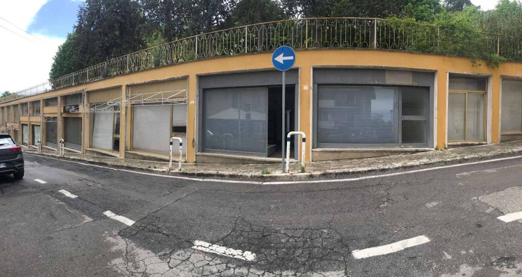Negozio in vendita a Chianciano Terme via Giuseppe Sabatini