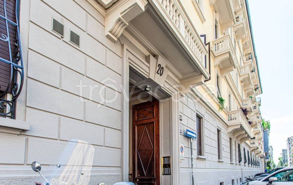 Appartamento in vendita a Milano via Antonio Bronzino, 20