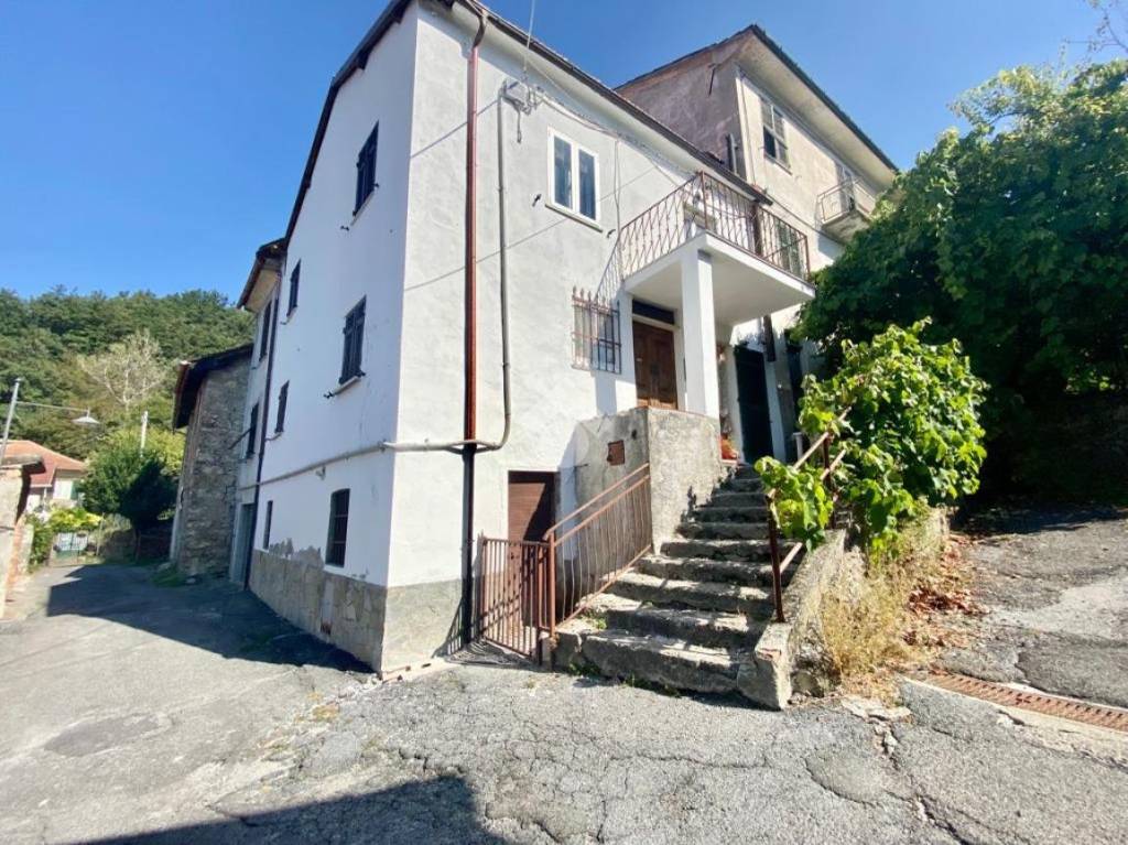 Casa Indipendente in vendita a Ronco Scrivia località Malvasi, 15