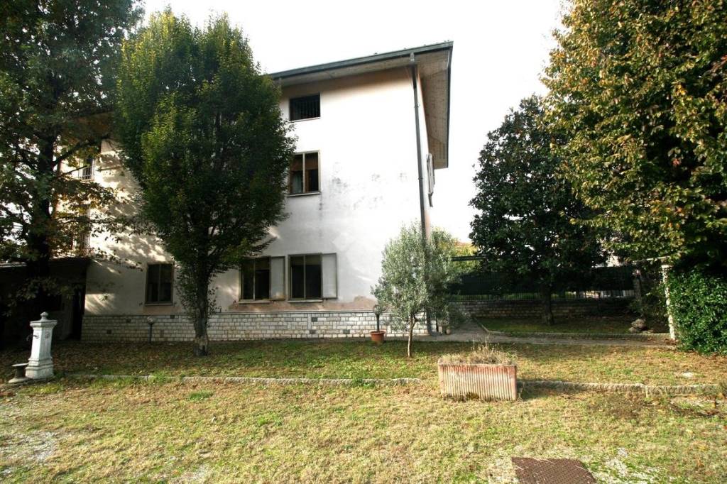 Appartamento in vendita a Brescia via s. Zeno, 189