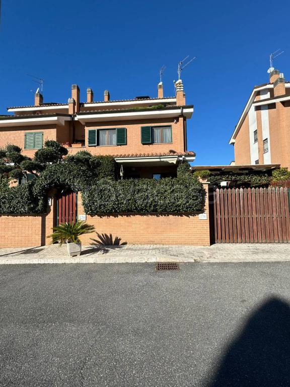 Villa Bifamiliare in in vendita da privato a Roma via Giulio Cesare Graziani