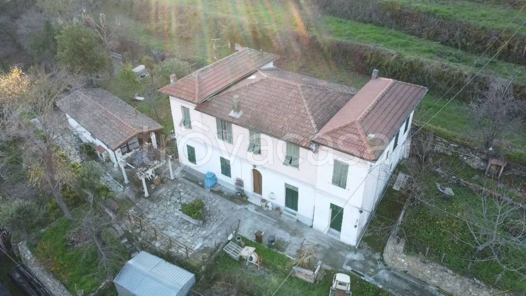 Villa in vendita a Dolceacqua via Degli Olivi s.n.c