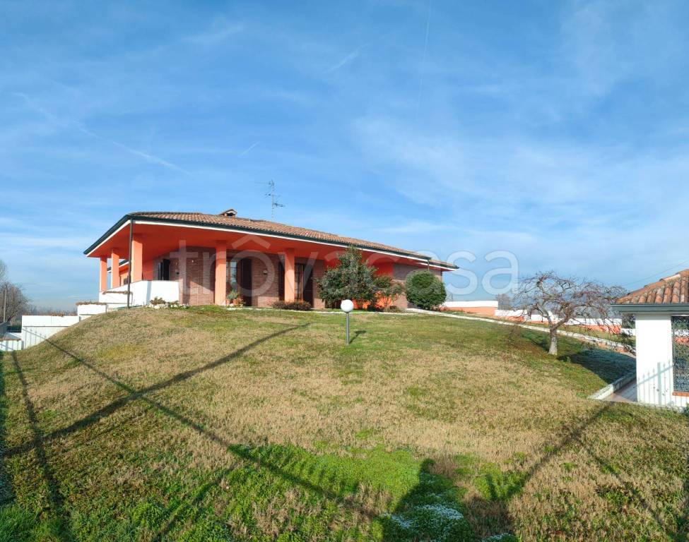Villa in vendita a Rivolta d'Adda strada per Cassano