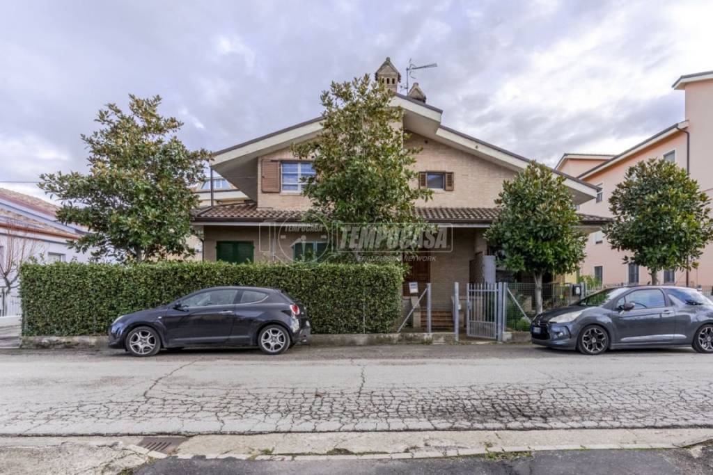 Appartamento in vendita a Morrovalle via ariosto 7