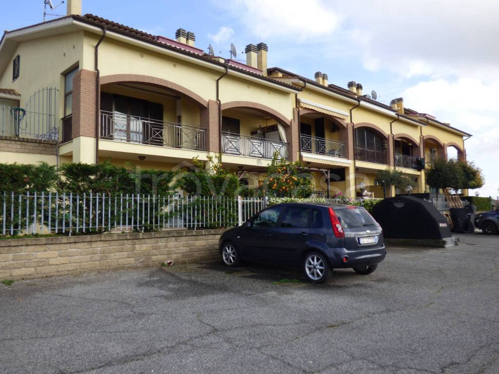 Villa a Schiera in vendita a Capena via Fornello, 28