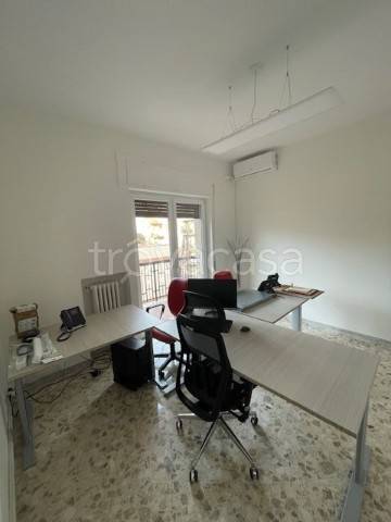 Ufficio in in affitto da privato a Bari via Giuseppe Zanardelli, 47