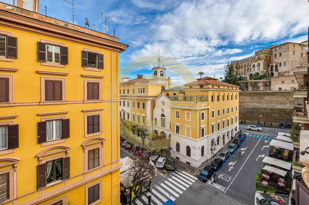 Appartamento in vendita a Roma via Santamaura