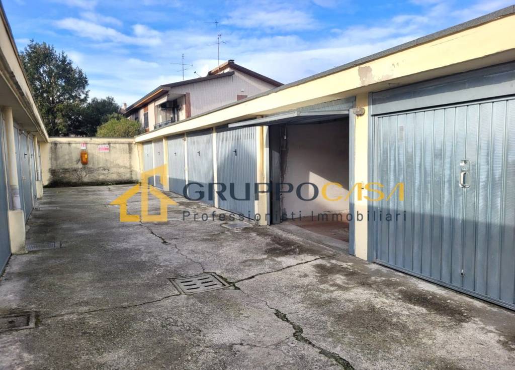 Garage in vendita a Brugherio via Marzabotto, 17
