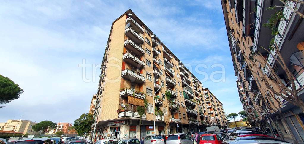 Appartamento in vendita a Roma via Gaio Melisso