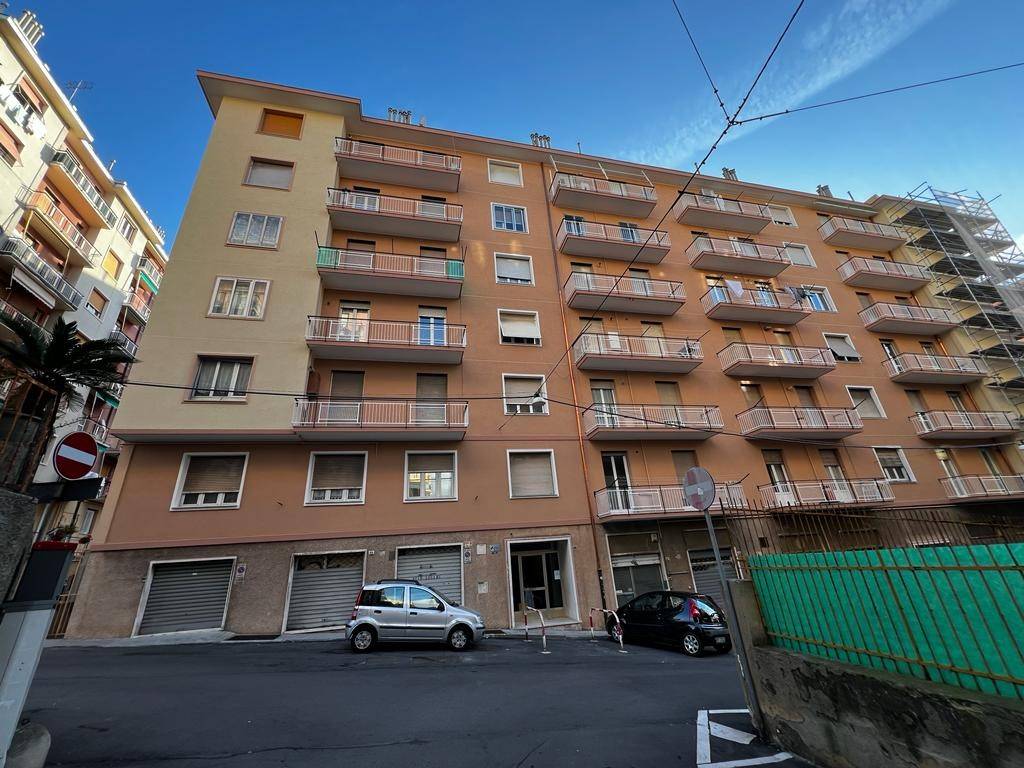 Appartamento in vendita a Genova via Zuccarello
