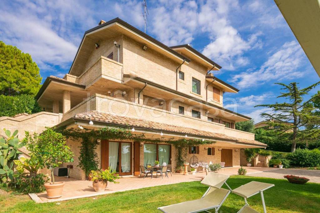 Villa in vendita a Civitanova Marche