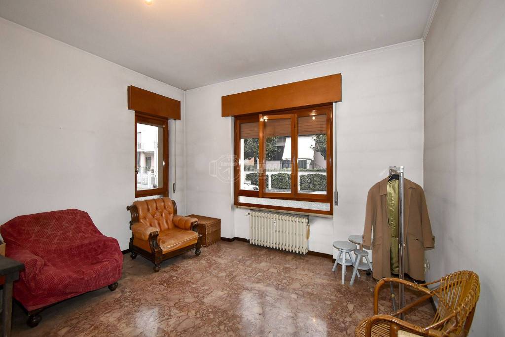 Appartamento in vendita a Rozzano via Lambro