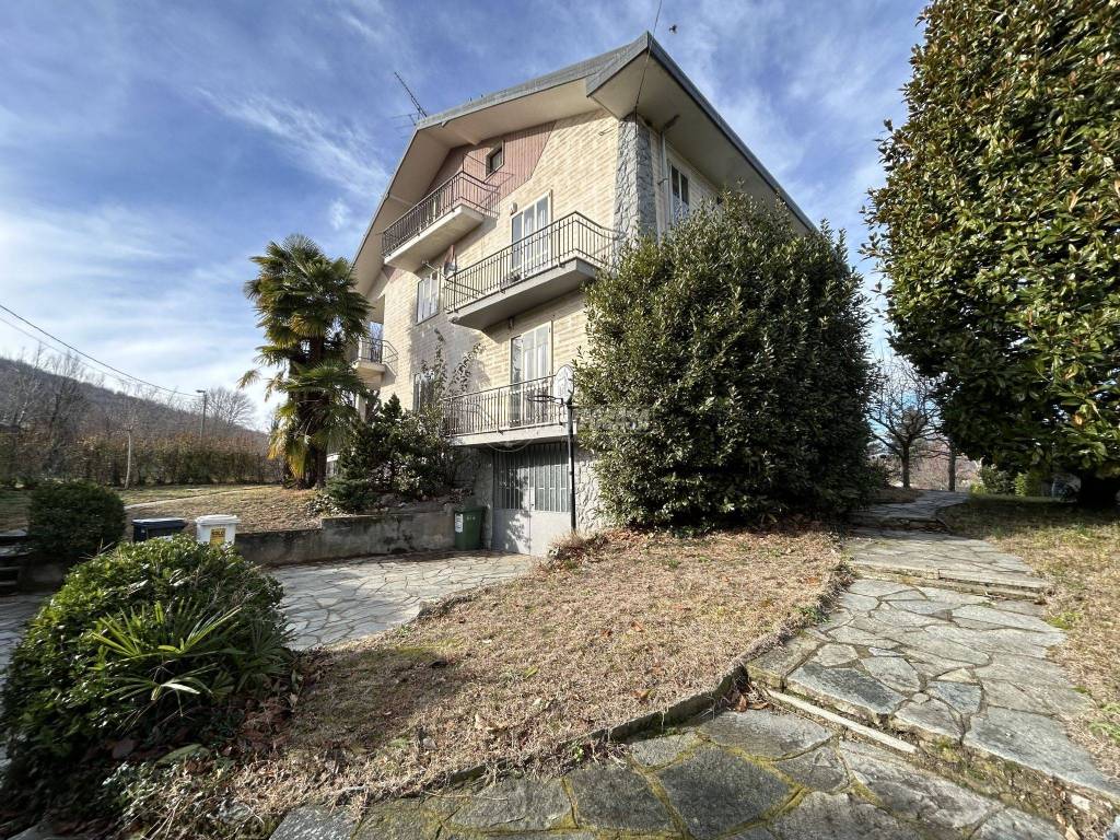 Villa Bifamiliare in vendita a Rivoli via Monginevro