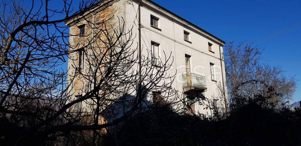 Casa Indipendente in vendita a Varsi via Roma