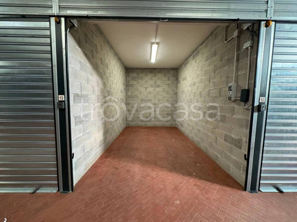 Garage in affitto a Firenze viale Francesco Redi, 51I