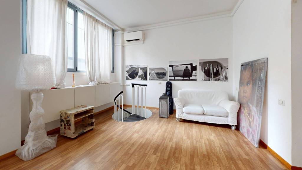 Loft in vendita a Milano via Andrea Costa, 31