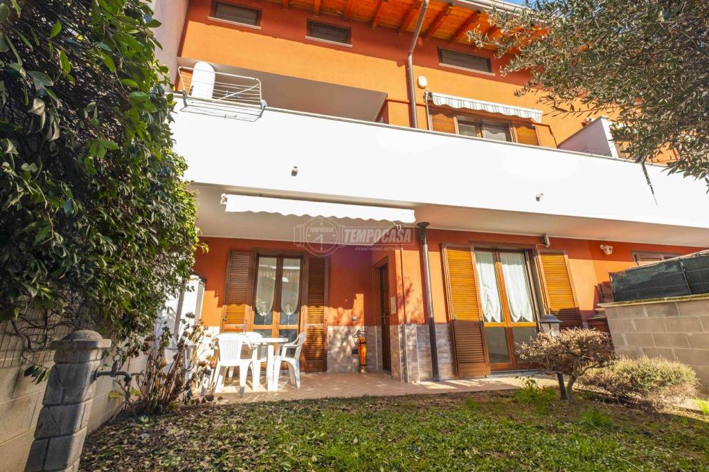 Villa a Schiera in vendita a Romentino via Fornaroli