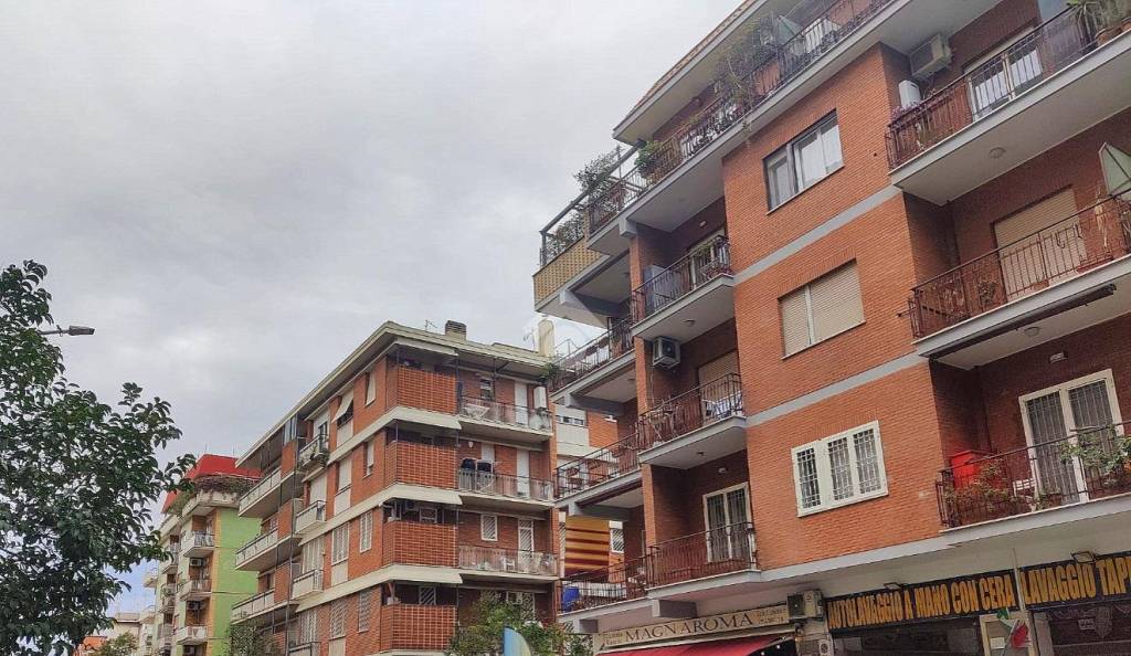 Appartamento in vendita a Roma via Quintilio Varo