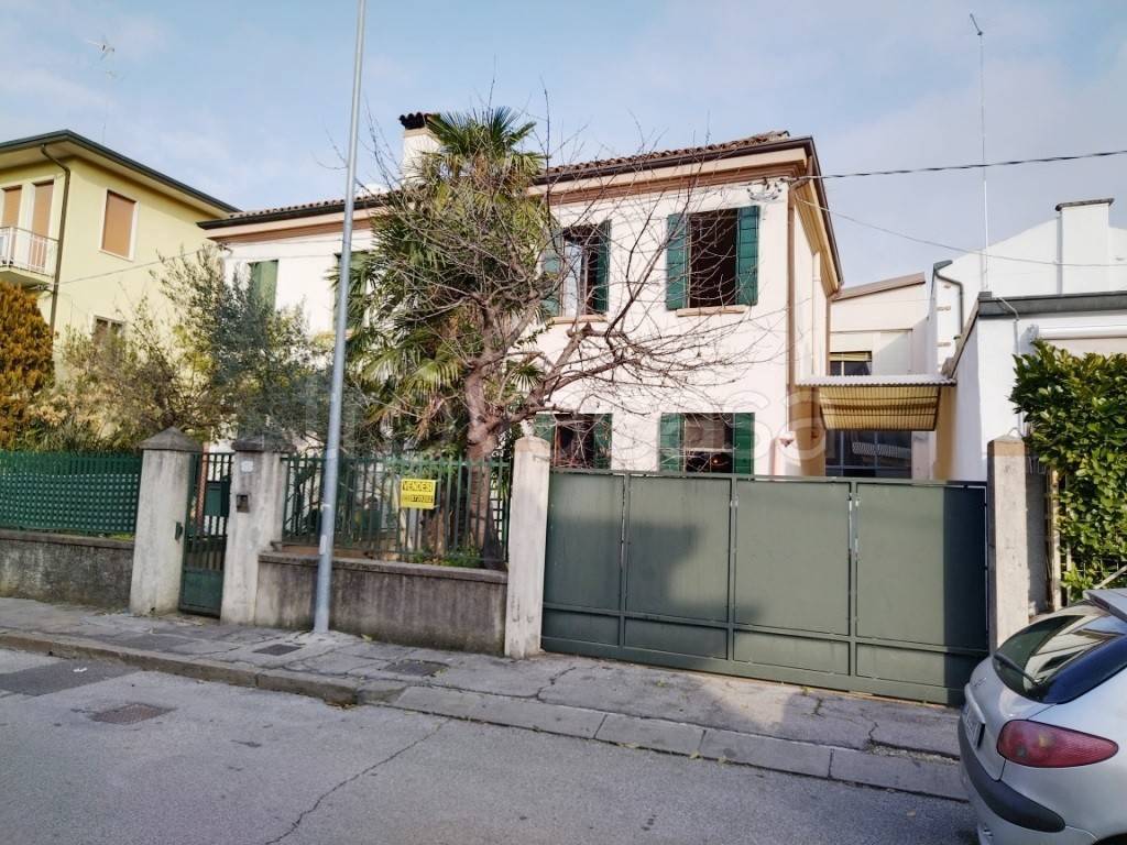 Villa a Schiera in vendita a Padova via Citolo da Perugia