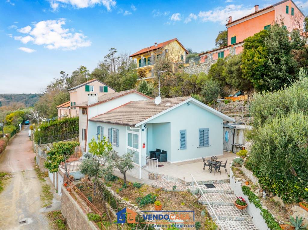 Villa in vendita a Vezzi Portio via Vilmar