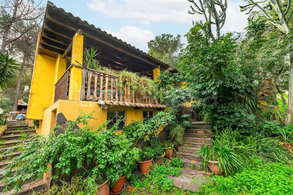 Villa Bifamiliare in vendita a Pula comunione Viale dei Pini