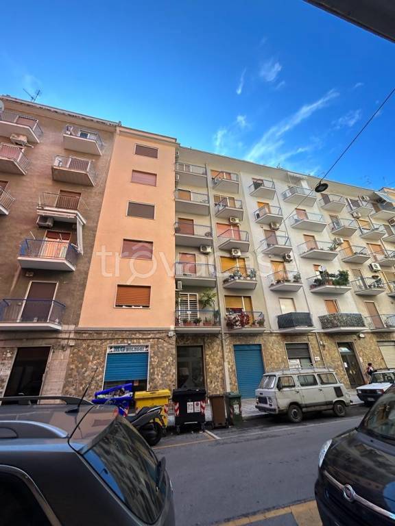 Appartamento in vendita a Bari via Carnia, 28